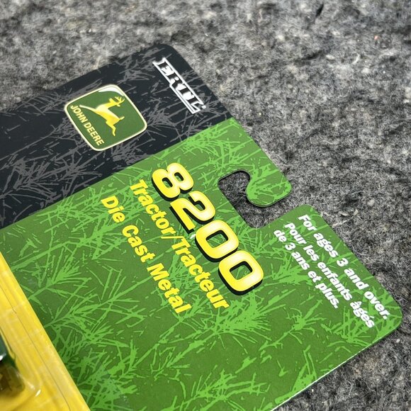 2000 1/64 John Deere 8200 Tractor 2WD - Picture 4 of 7